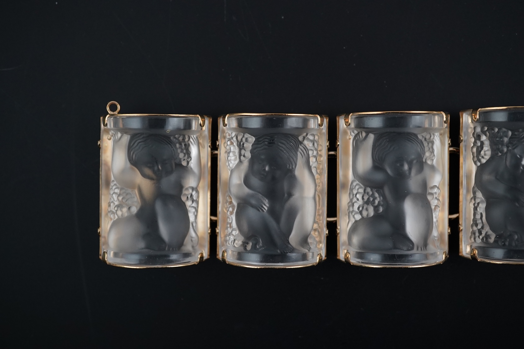 A Lalique enfants bracelet, cased